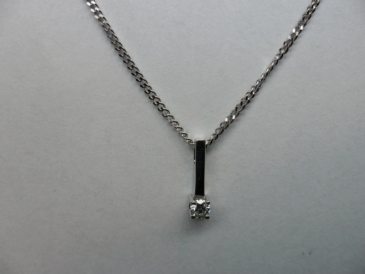 Staafhanger Witgoud 0.07 crt.